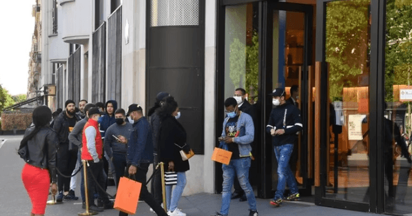Reduza Custos e Aumente Vendas: Vantagens da FootfallCam para Lojas e Centros Comerciais