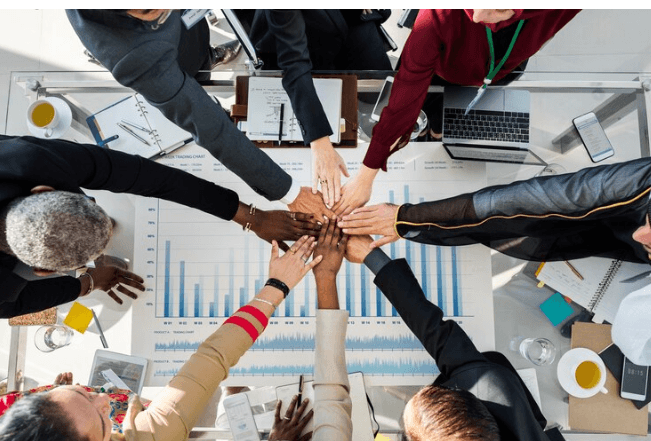 O Impacto de uma Cultura Empresarial Positiva no Desempenho e Bem-Estar dos Funcionários