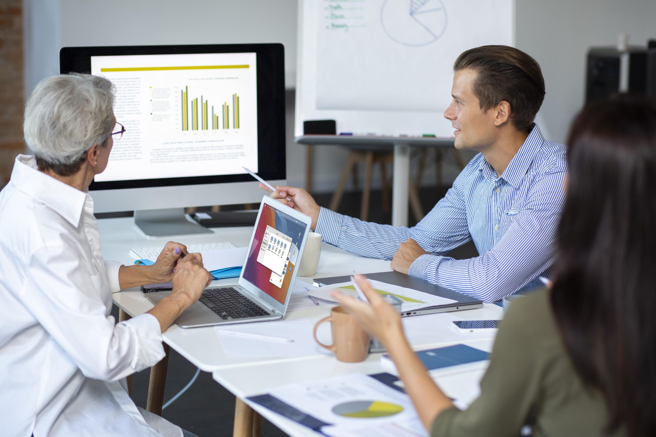 Como utilizar dashboards, feedbacks e métricas para uma gestão de equipas eficaz