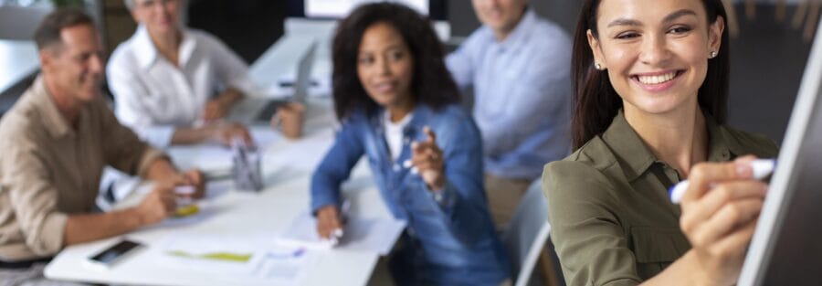 Como o Envolvimento de Colaboradores Pode Impulsionar a Motivação e a Produtividade da Sua Equipa